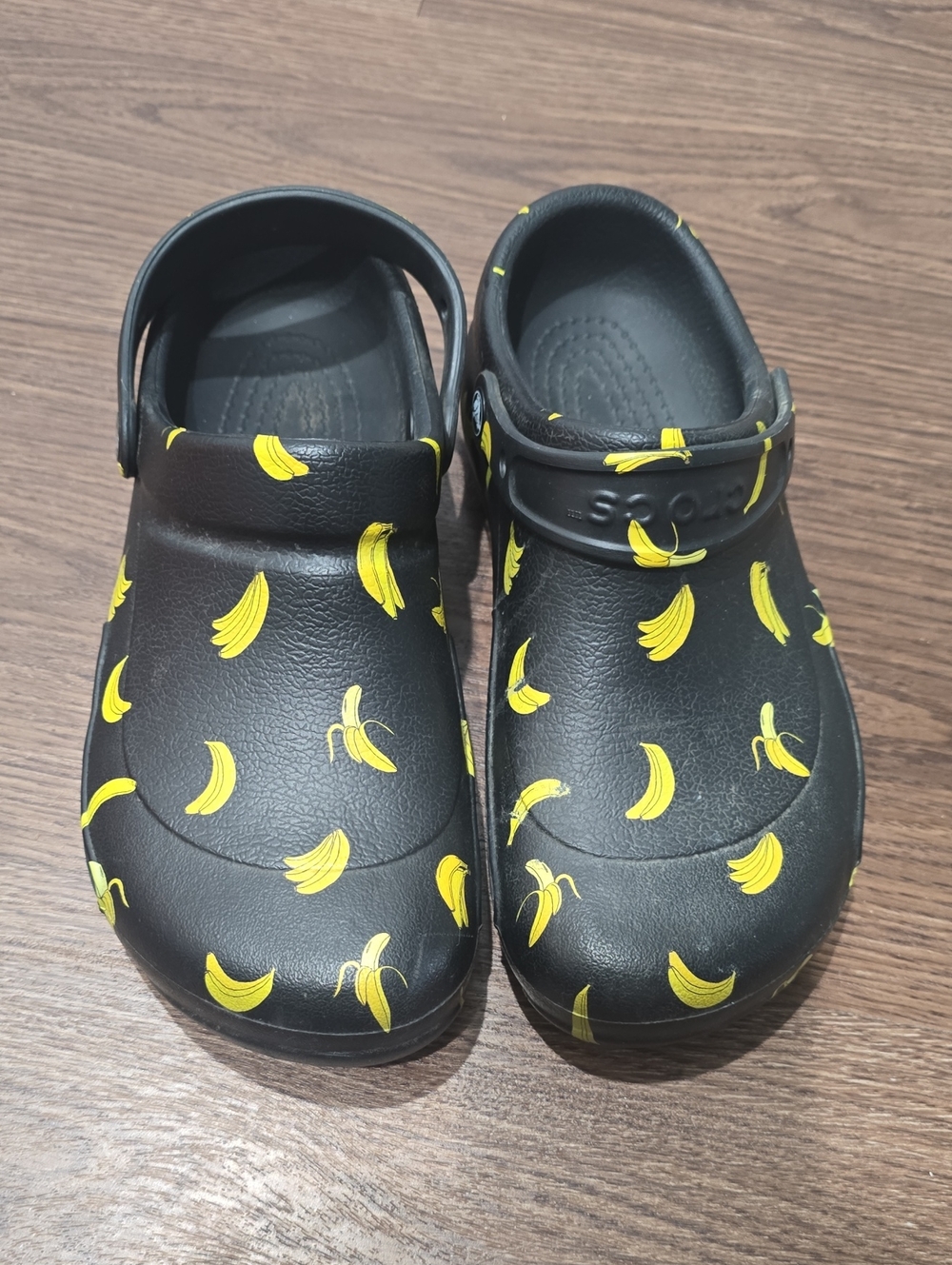 CROCS Unisex Black Clogs with Yellow Banana Print 9(M, 11W)